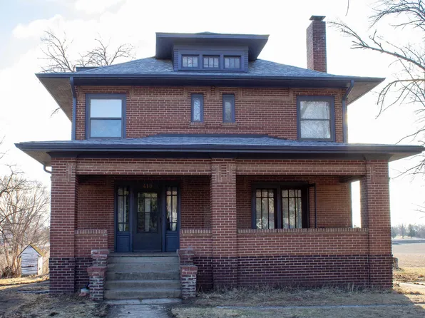 410 S 2nd St, Mallard, IA 50562