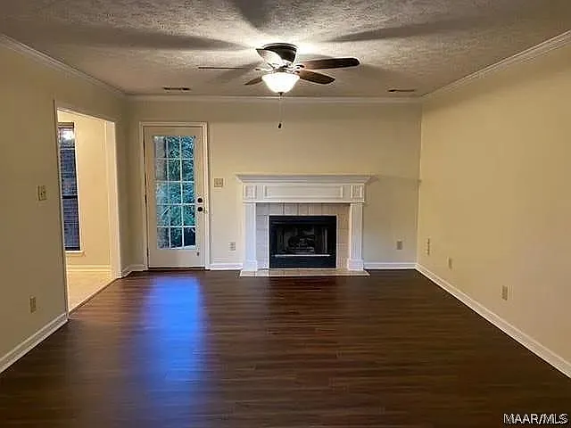 146 Guilford Ln — Photo 2