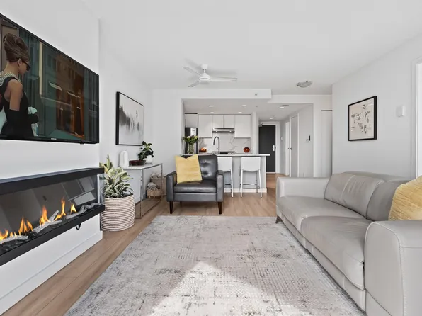 455 Beach Cres #1207, Vancouver, BC V6Z 3E5