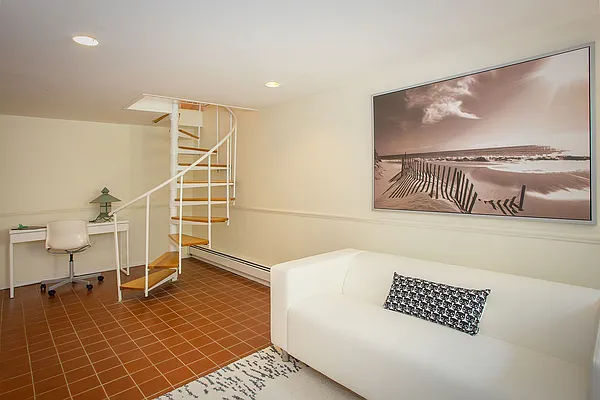 Sold by Townsley & Gay, LLC | media 4