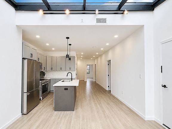 5th image of 20-01 Steinway St #2C