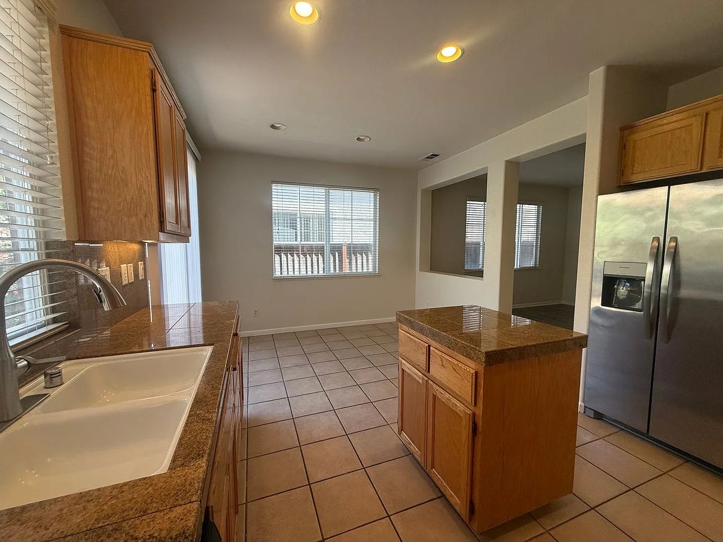 Located In Santa Clara, Close To Rivermark And Mercado Shopping Plus Fuller Park And Levi's Stadi... — Photo 4
