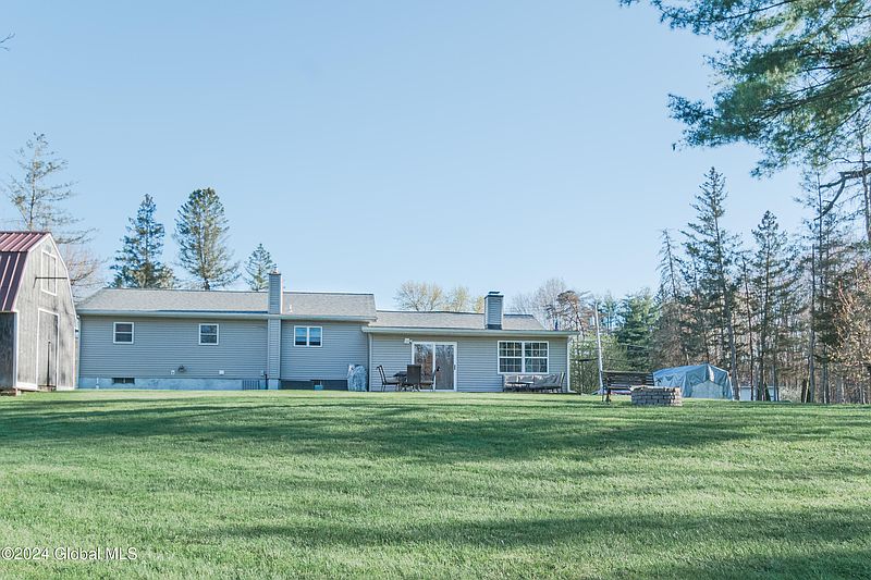 4th image of 1295 Maple Hill Road