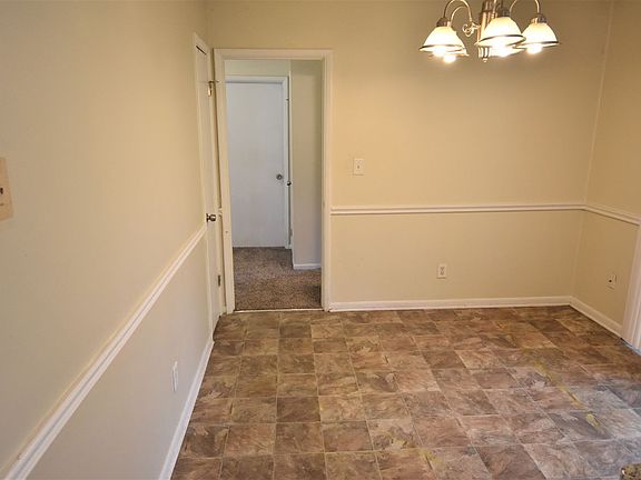 5th image of 11 Regency Way SE