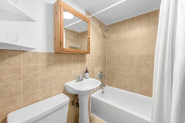 Rented by Compass | media 7