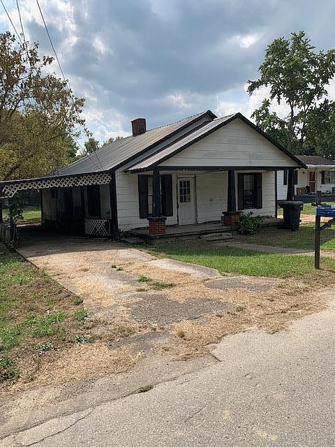 2nd image of 564 20th Ave W