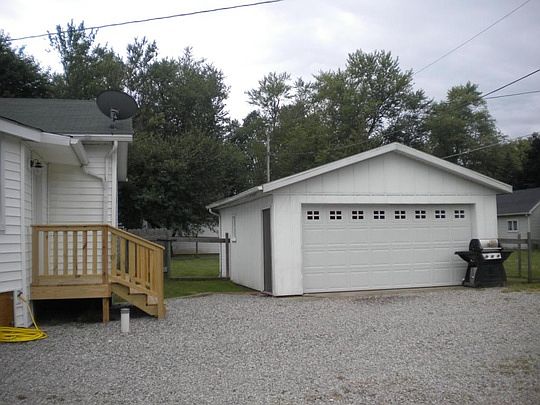 2nd image of 13577 Narcissus Rd NE
