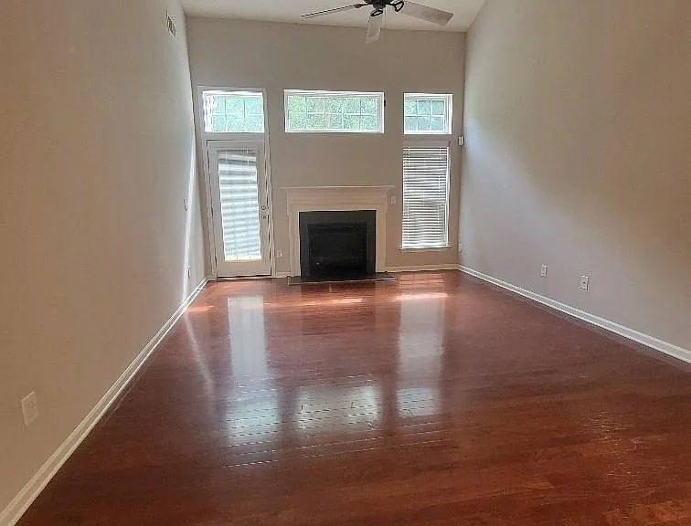 2339 Whitford Ln — Photo 8