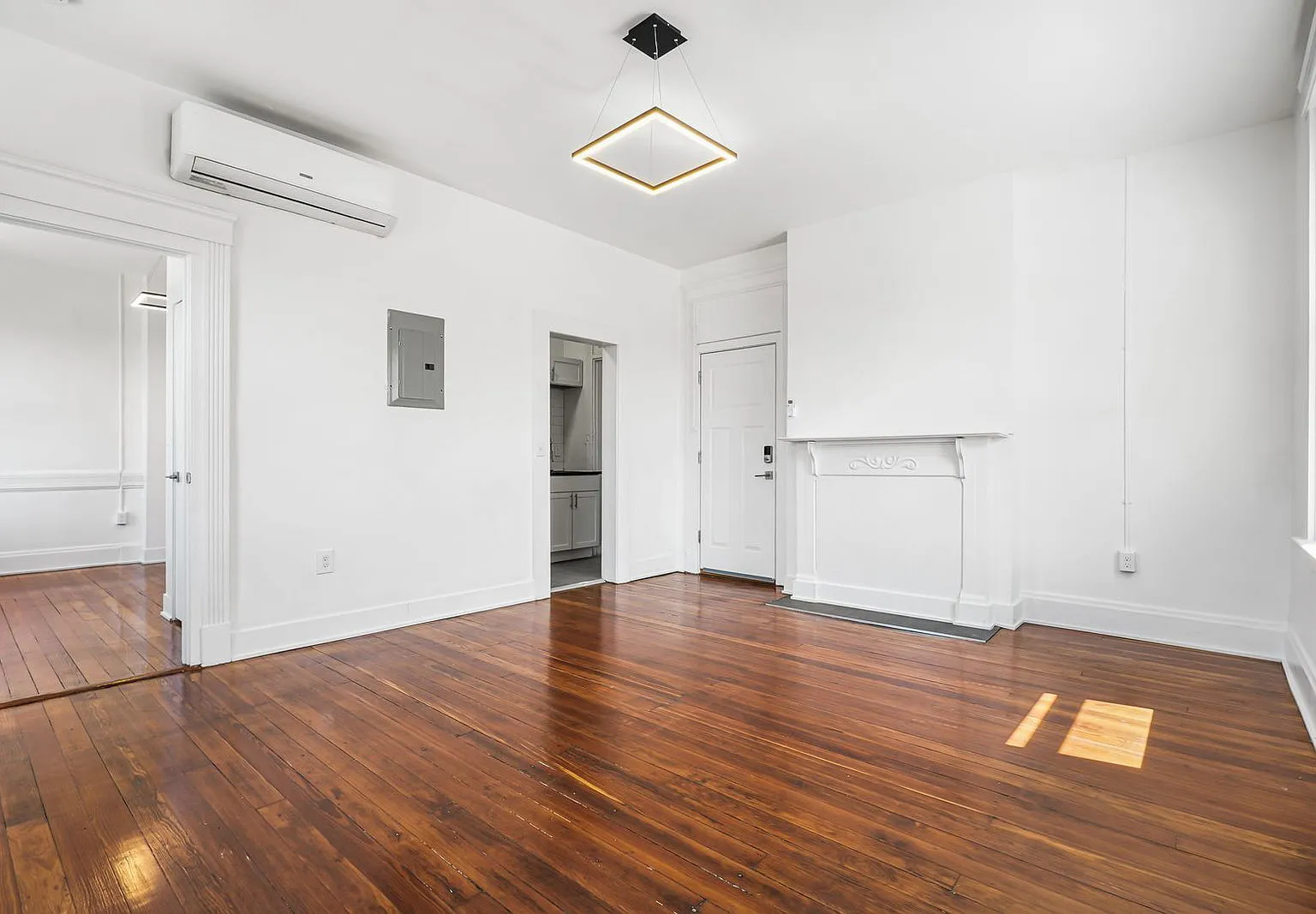 150 E Clifton Ave — Photo 3