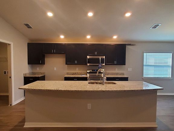 4th image of 3011 Laurel Oak Dr