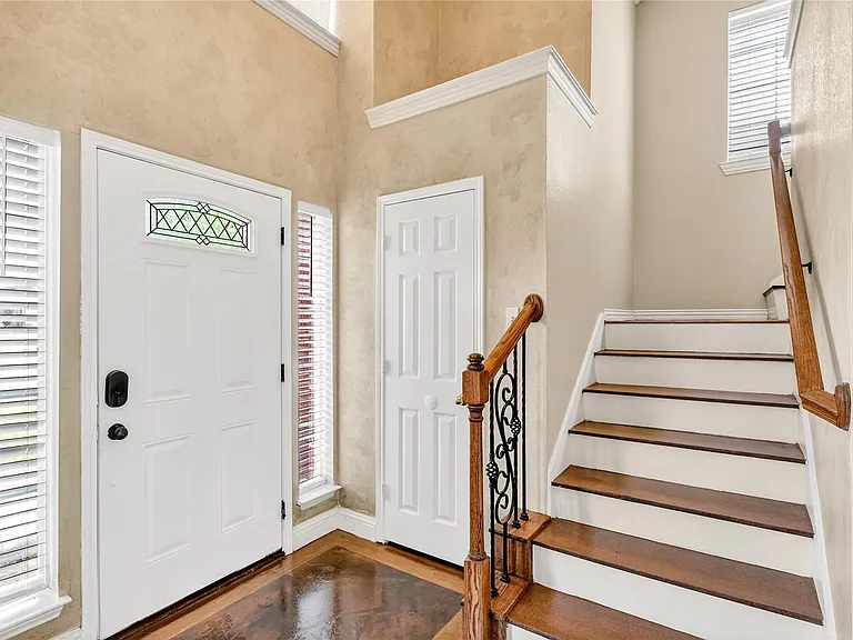 811 Kipling Dr — Photo 3
