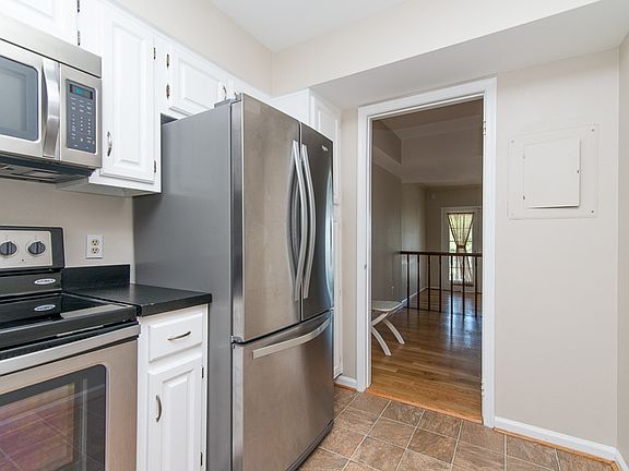 4th image of 2923 S Woodstock St #4