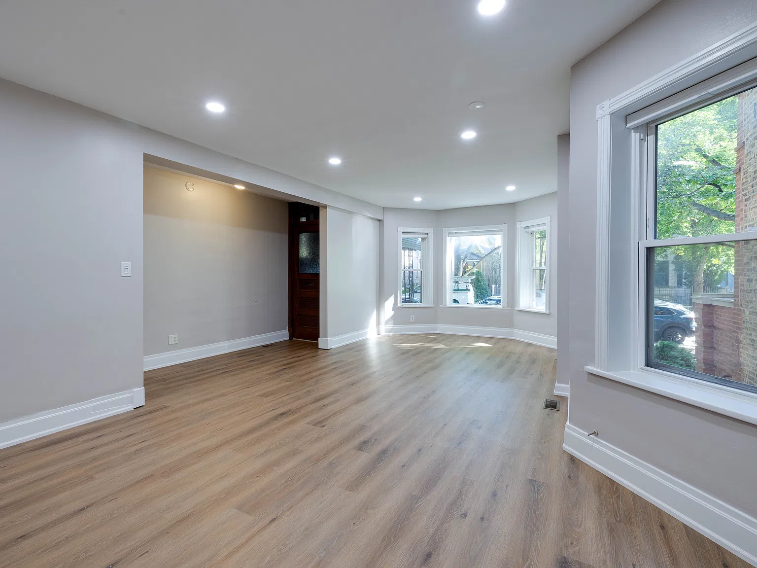 3 bed, 1.5 bath, 1100 sqft, $3,195 — Photo 4