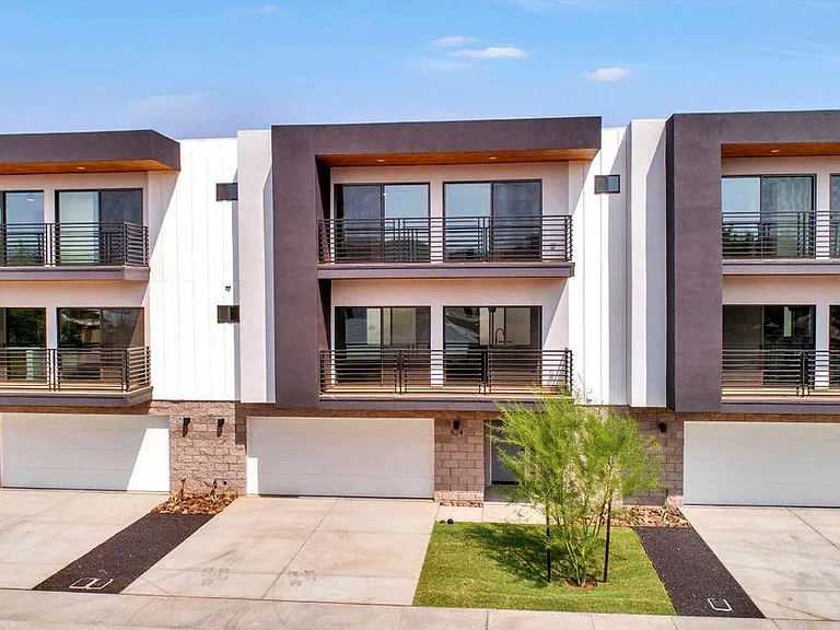 524 W Brown St — Photo 23