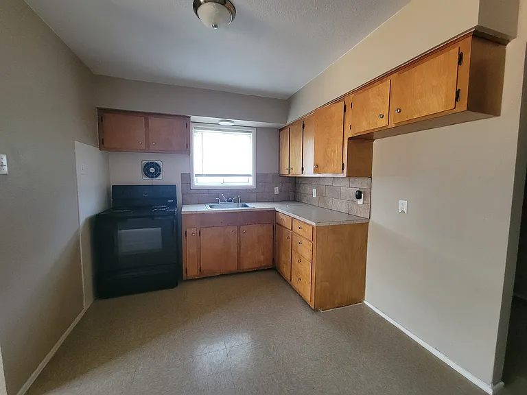 4617 Mildred Dr — Photo 3