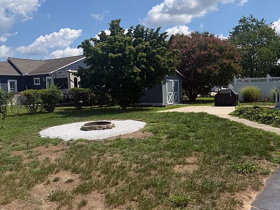 5th image of 1372 E Walnut Rd