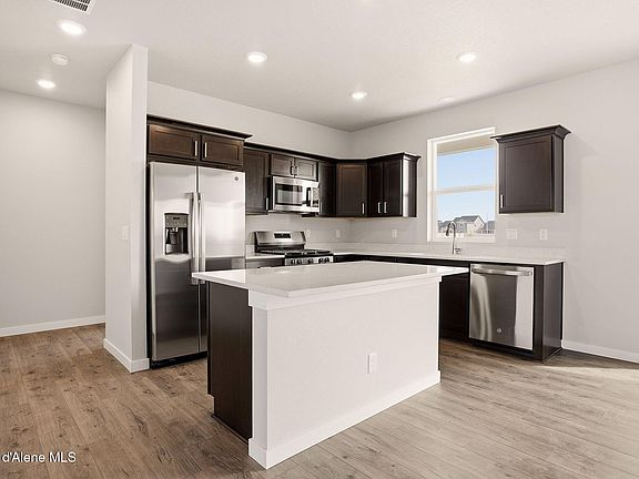 3rd image of 2741 N Vega St