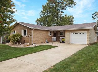 1108 Cambridge Dr, Washington, IL