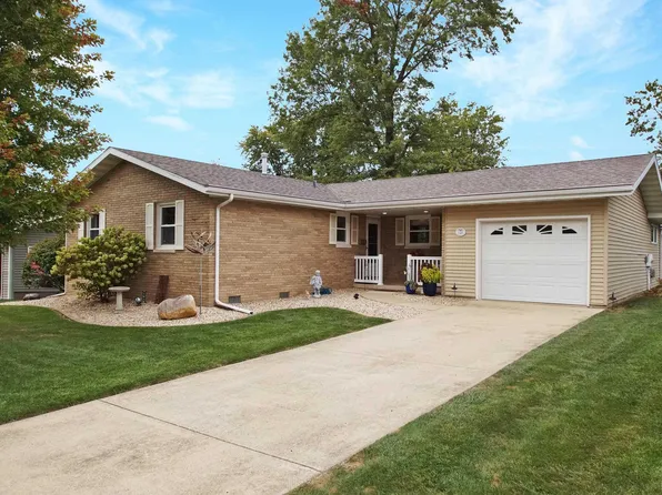 1108 Cambridge Dr, Washington, IL 61571