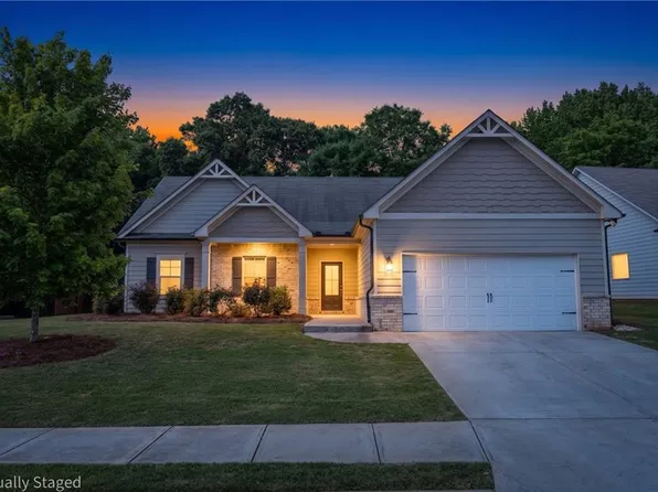 500 Brighton Park Cir, Hoschton, GA 30548