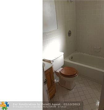 4th image of 3871 SW 60th Ave
