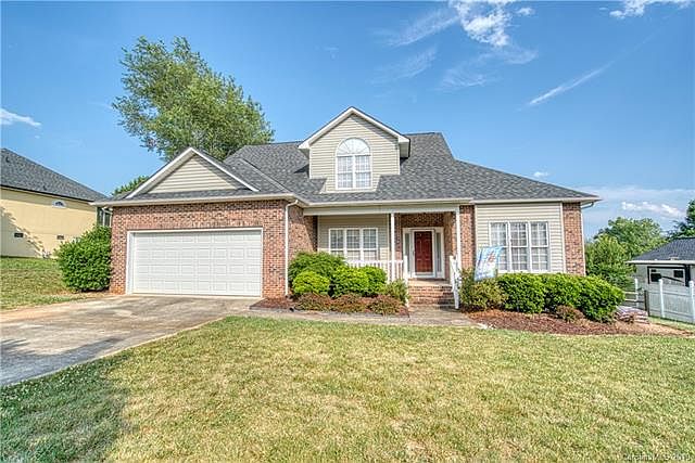 1st image of 2907 Greenmont Cir