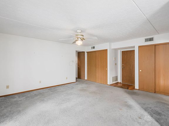 5th image of 5885 Beechcroft Rd APT 114