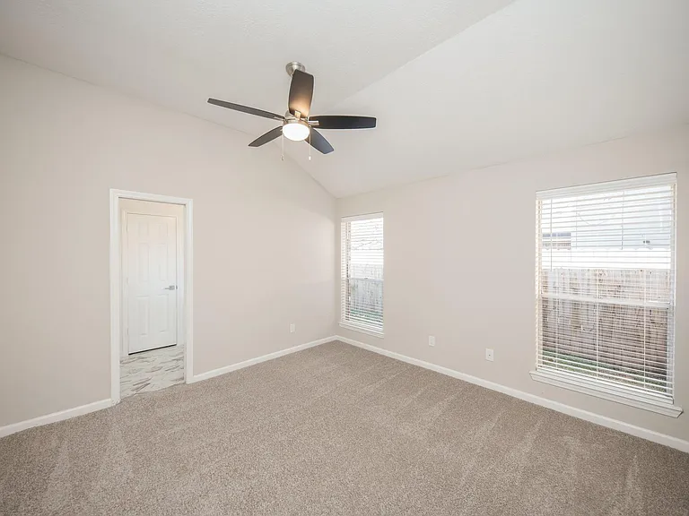 121 Coffee Ln — Photo 22