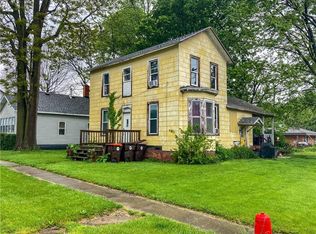 327 E Julia St, Clinton, IL 61727