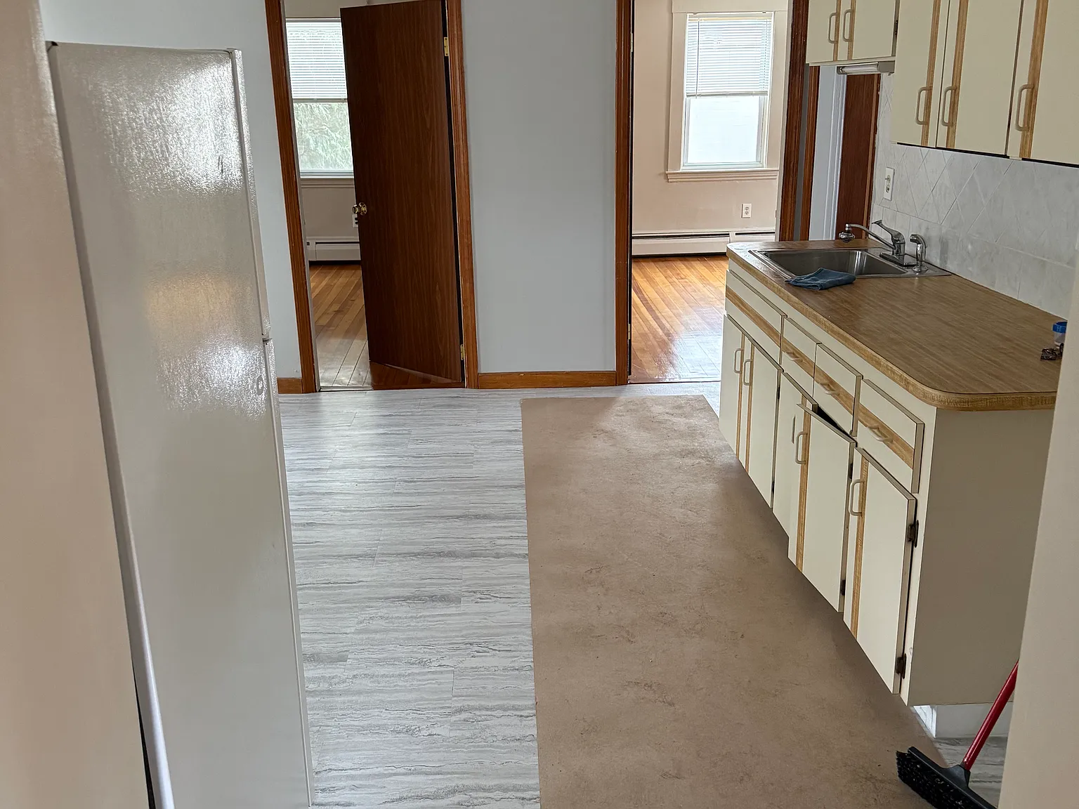 3 bed, 1000 sqft, $2,350 — Photo 3
