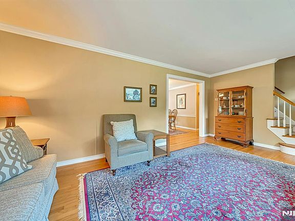 5th image of 152 Spring Street