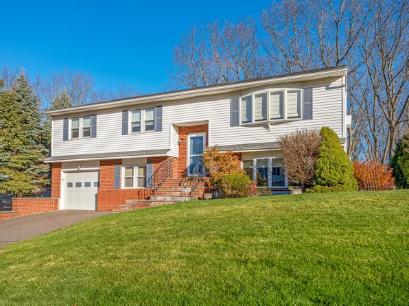 23 Kendall Circle, Waterbury, CT 06708