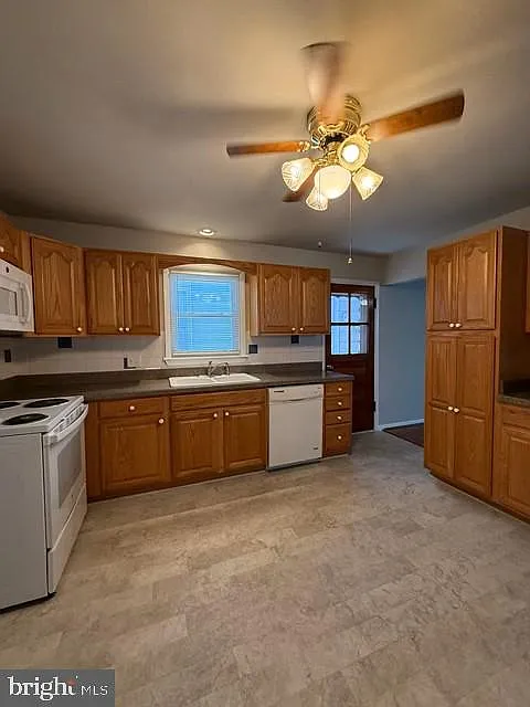 3 bed, 3920 sqft, $2,100 — Photo 3