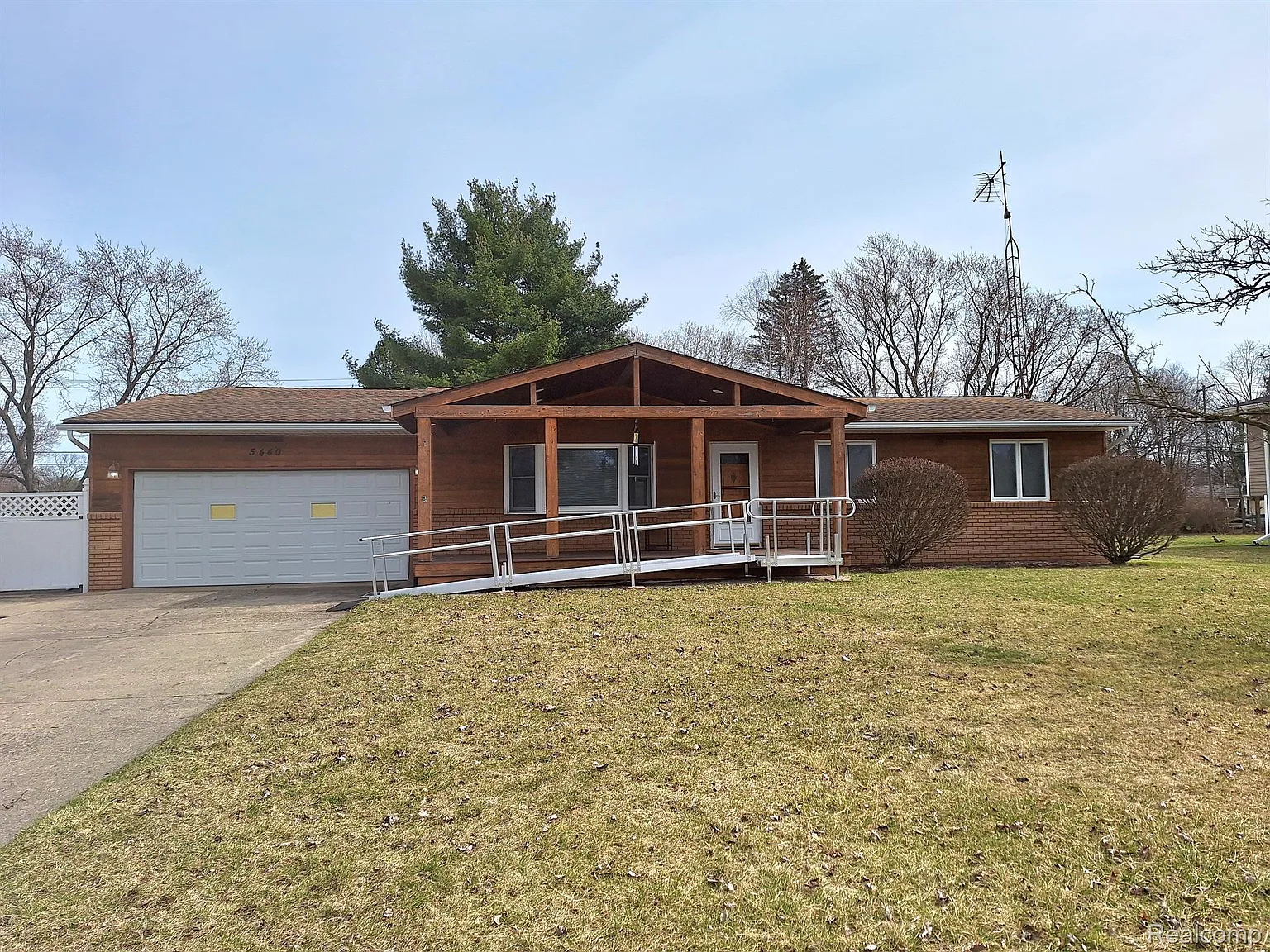 5440 River Ridge Dr photo 1