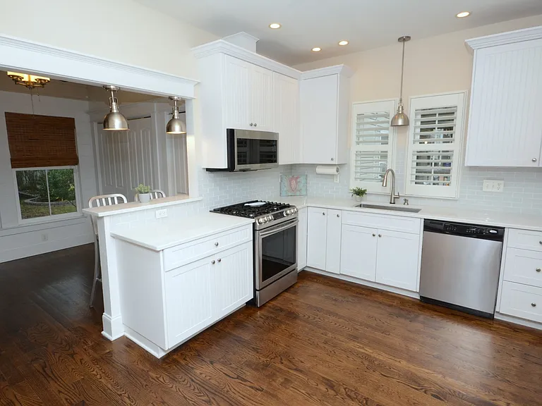 4116 Pretty Lake Ave — Photo 40