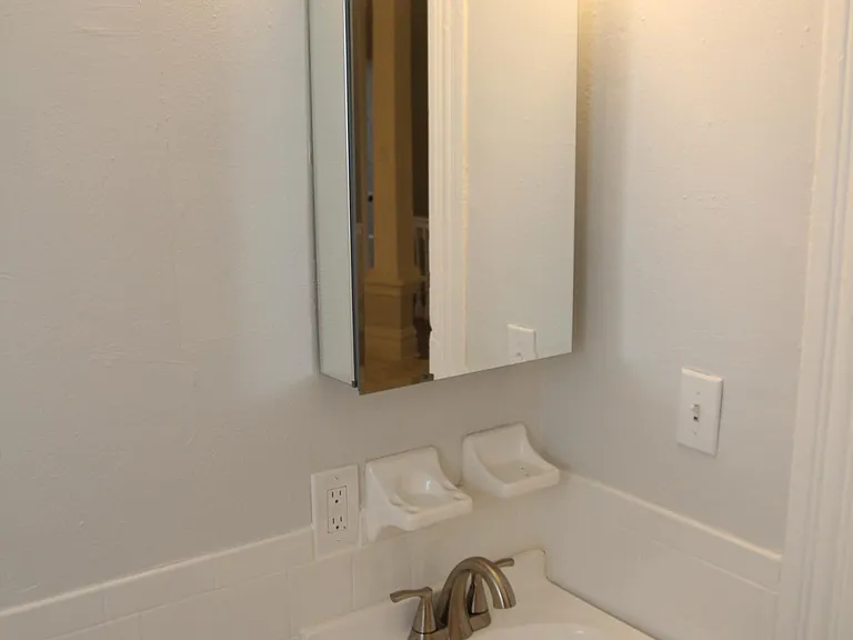 7422 Maple Ave #A — Photo 16