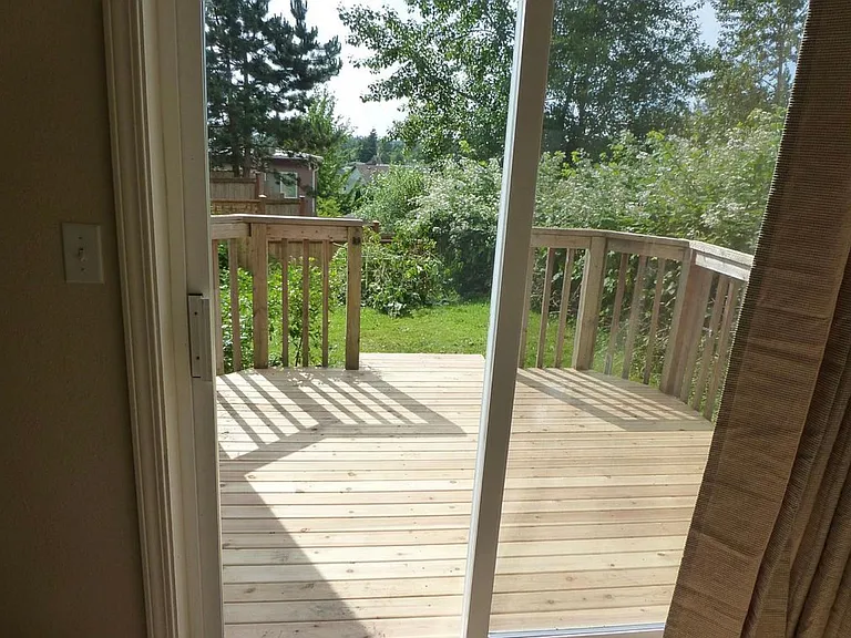 2043 Yew St — Photo 16