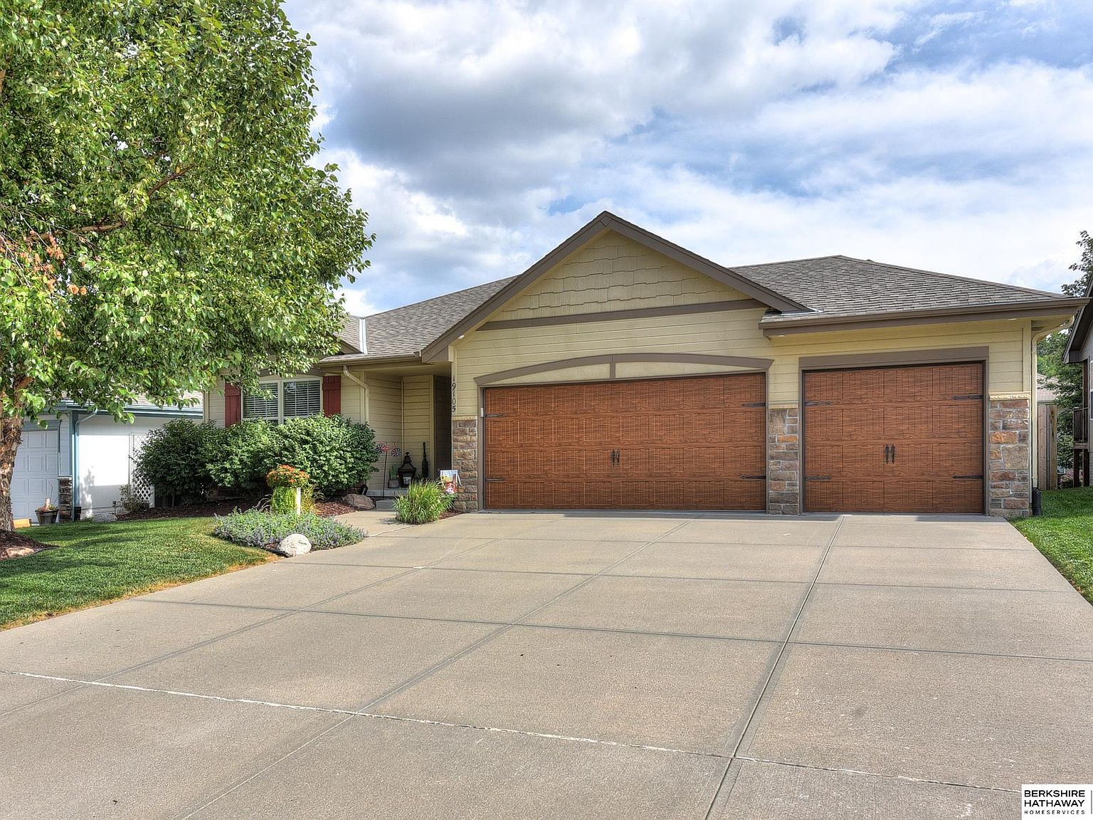 19105 Ohio St, Elkhorn, NE 68022 | Zillow