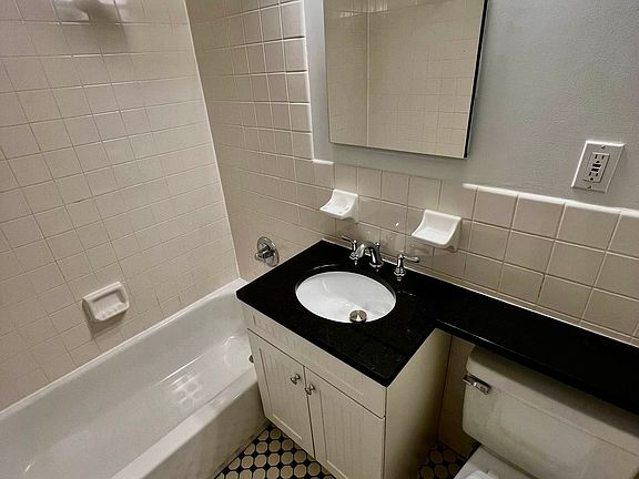 5th image of 646 Amsterdam Ave APT 5C