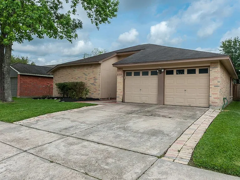 2318 Colonial Ridge Dr — Photo 3