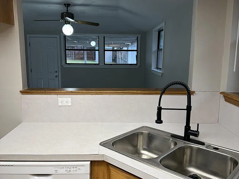 8500 Tiffany Dr — Photo 8