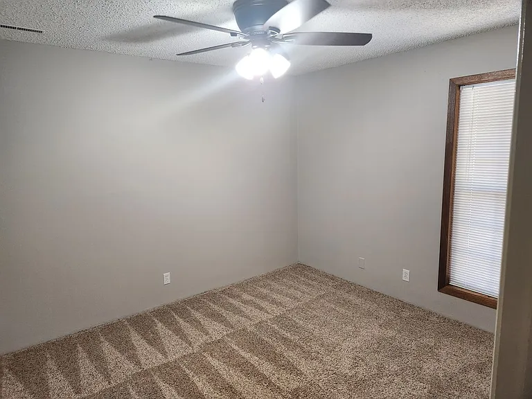 Pleasant Court Apartments — Photo 39