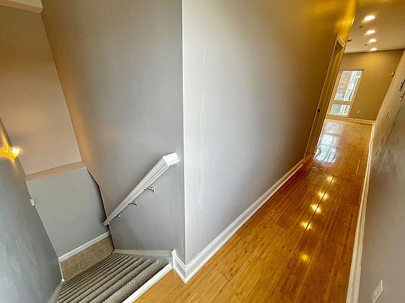 5th image of 4111 Ludlow St #1R