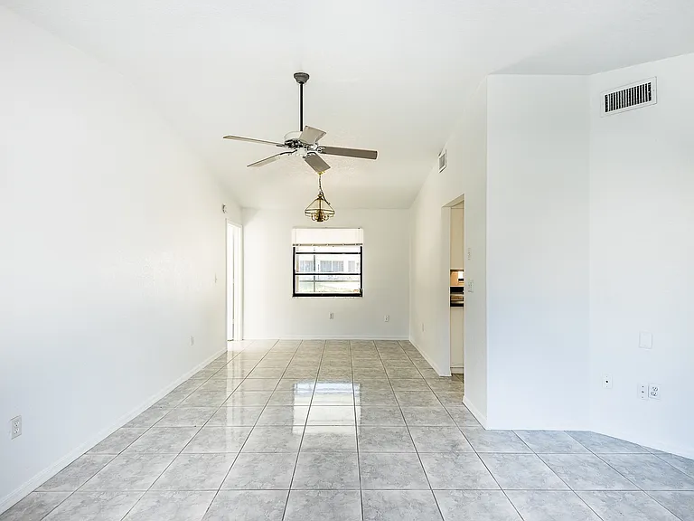 838 Jarvis St — Photo 15