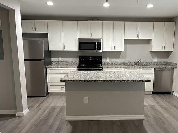 2nd image of 1925 Avenue O SW #205