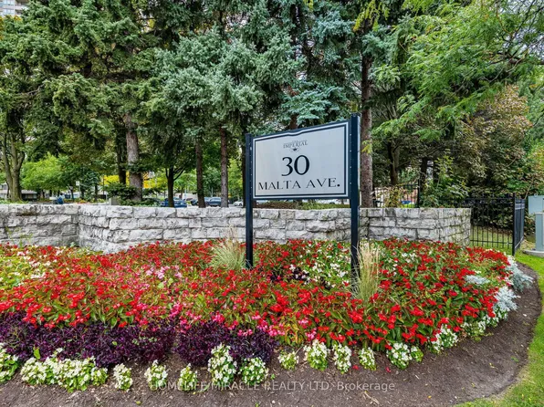 30 Malta Ave #1809, Brampton, ON L6Y 4S5