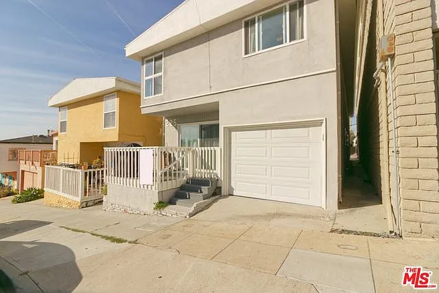 225 Rosecrans Ave #3