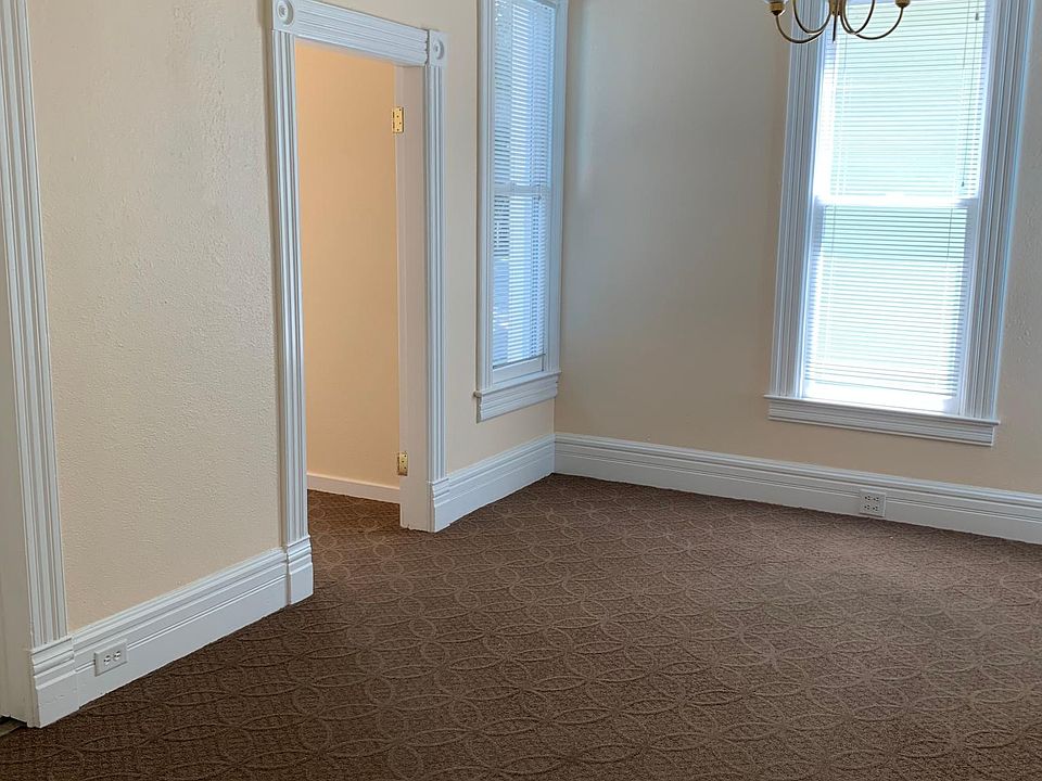 Maste bedroom with bathroom