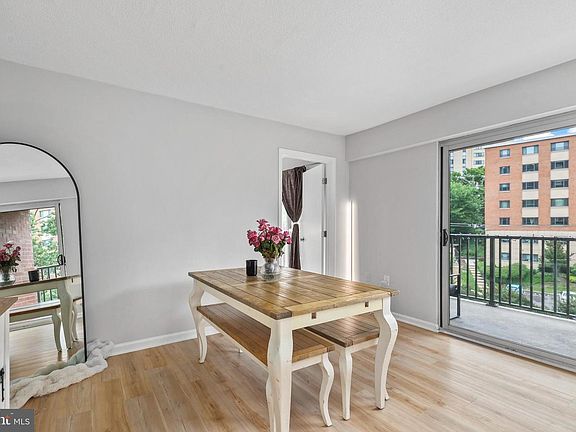 4th image of 1300 Army Navy Dr APT 320