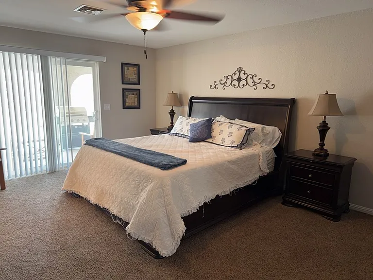 1910 Cabana Dr — Photo 15